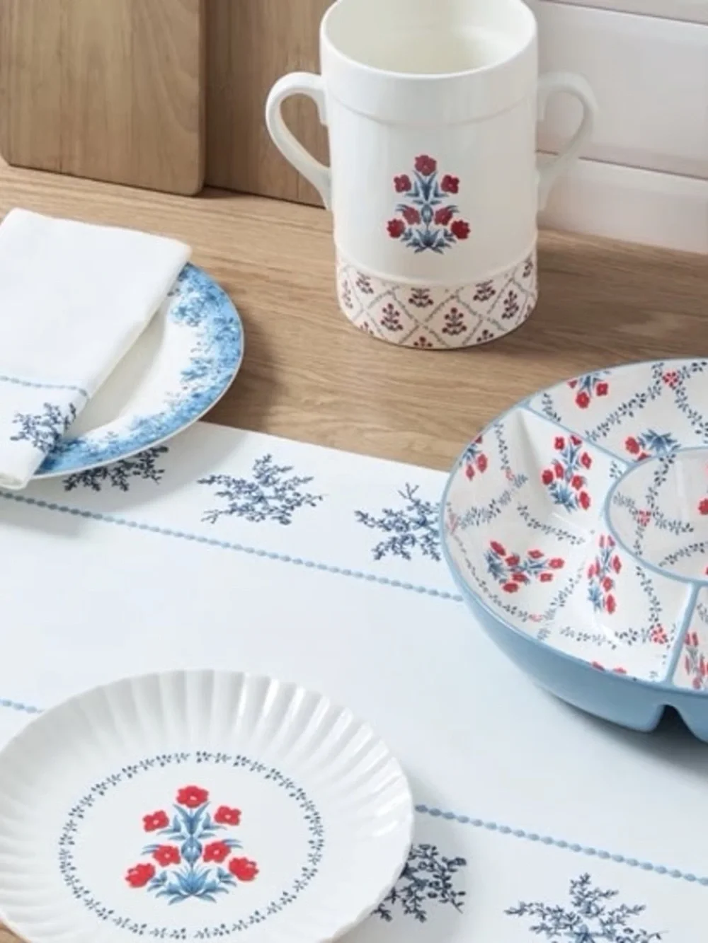 My Texas House Floral Cotton Table Runner, Blue and White, 14
